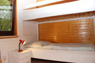 Schlafzimmer mit 2 Etagenbetten